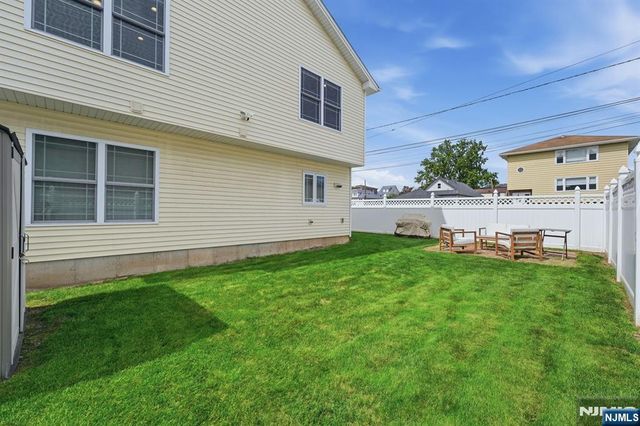 7 Grant Street, Elmwood Park, NJ 07407