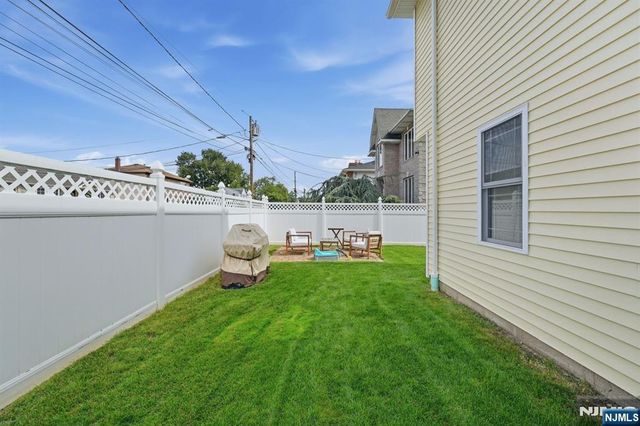 7 Grant Street, Elmwood Park, NJ 07407