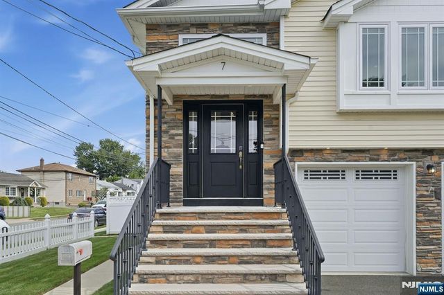 7 Grant Street, Elmwood Park, NJ 07407