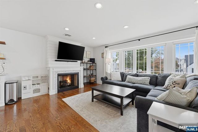 7 Grant Street, Elmwood Park, NJ 07407