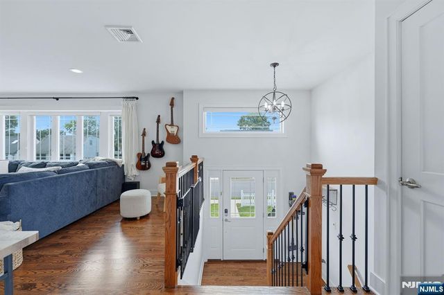7 Grant Street, Elmwood Park, NJ 07407