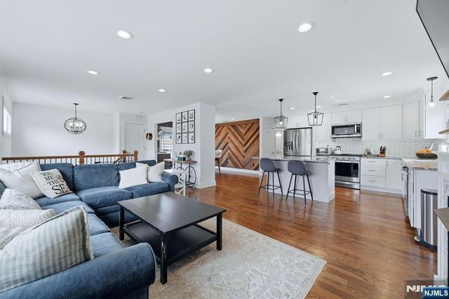 7 Grant Street, Elmwood Park, NJ 07407