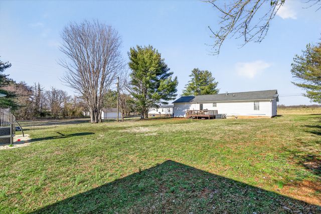 2015 Old Cookeville Rd, Sparta, TN 38583
