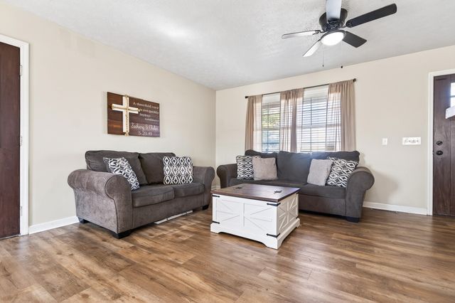 2015 Old Cookeville Rd, Sparta, TN 38583