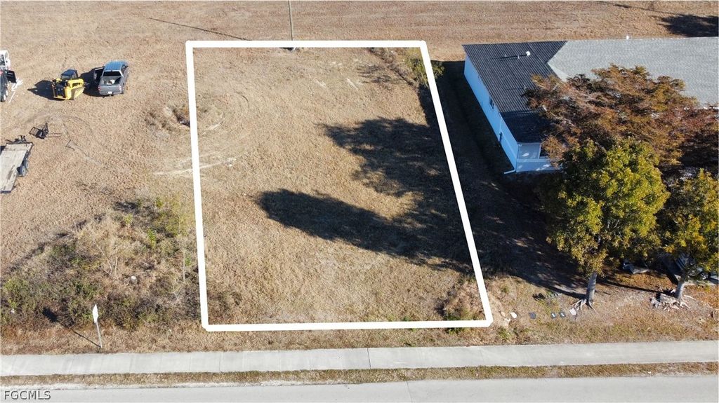 711 SE 8th ST, Cape Coral, FL 33990