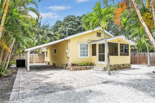 2780 Weeks AVE, Naples, FL 34112