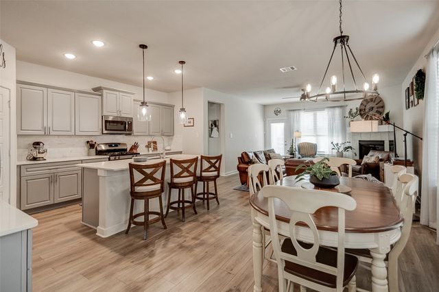 413 Vawter Drive, Van Alstyne, TX 75495