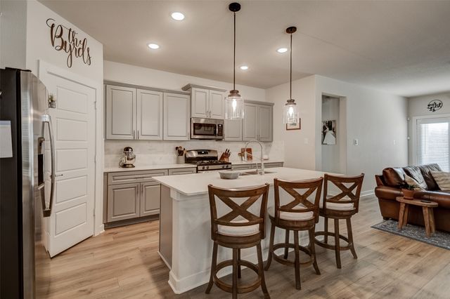 413 Vawter Drive, Van Alstyne, TX 75495