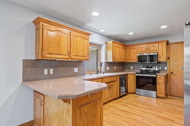 715 PARKWILD Drive, Council Bluffs, IA 51503