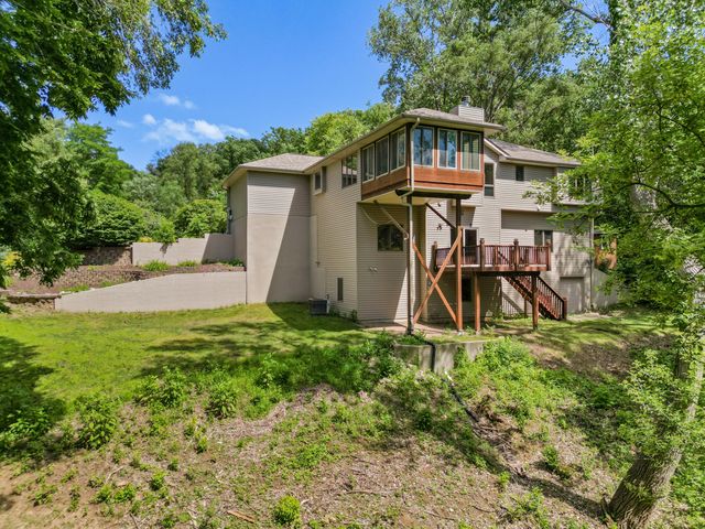 715 PARKWILD Drive, Council Bluffs, IA 51503