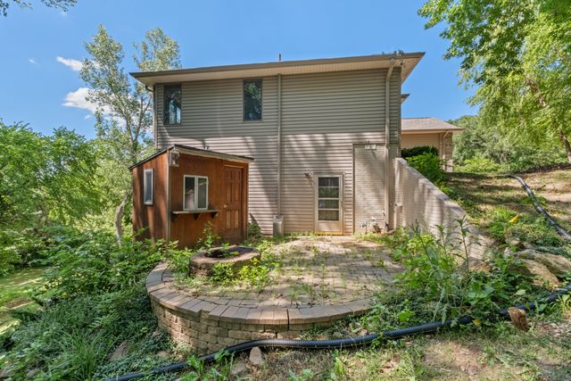715 PARKWILD Drive, Council Bluffs, IA 51503