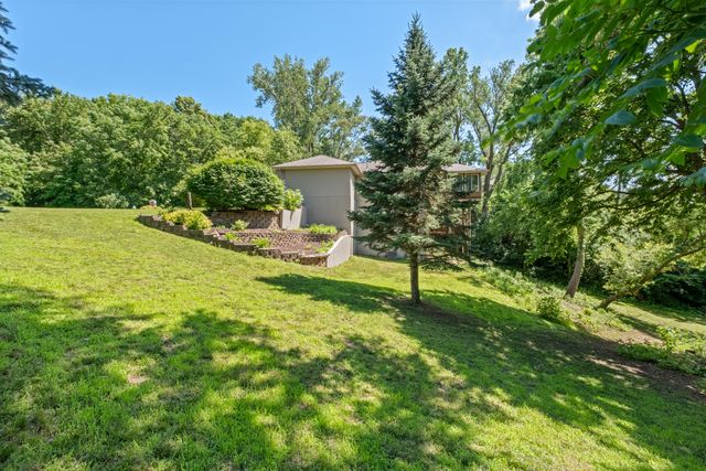 715 PARKWILD Drive, Council Bluffs, IA 51503