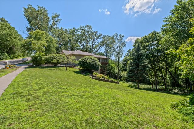 715 PARKWILD Drive, Council Bluffs, IA 51503