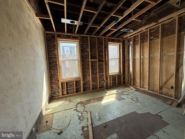 867 E THOMPSON ST, Philadelphia, PA 19125