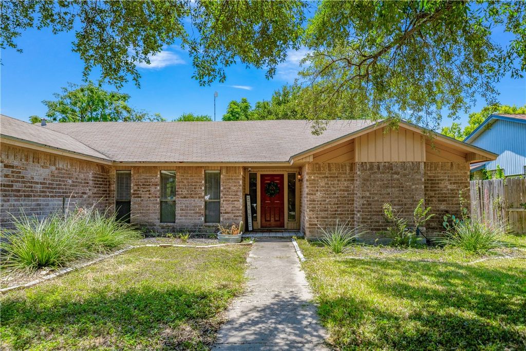 1809 Live Oak Dr, Portland, TX 78374 — exterior