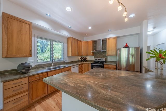 1337 Kuuna Place, Kailua, HI 96734