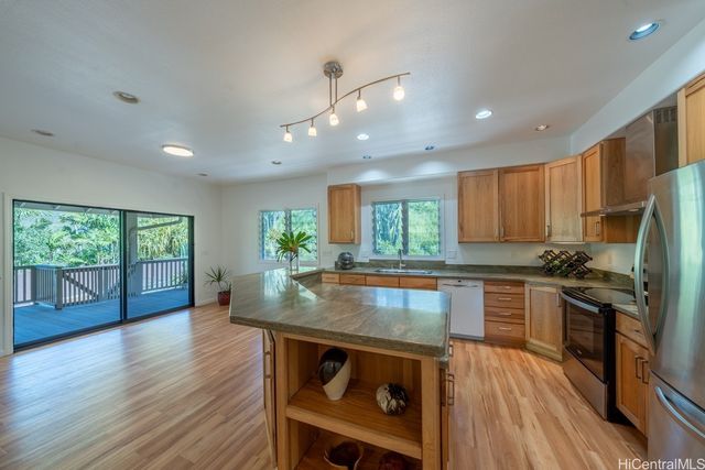 1337 Kuuna Place, Kailua, HI 96734