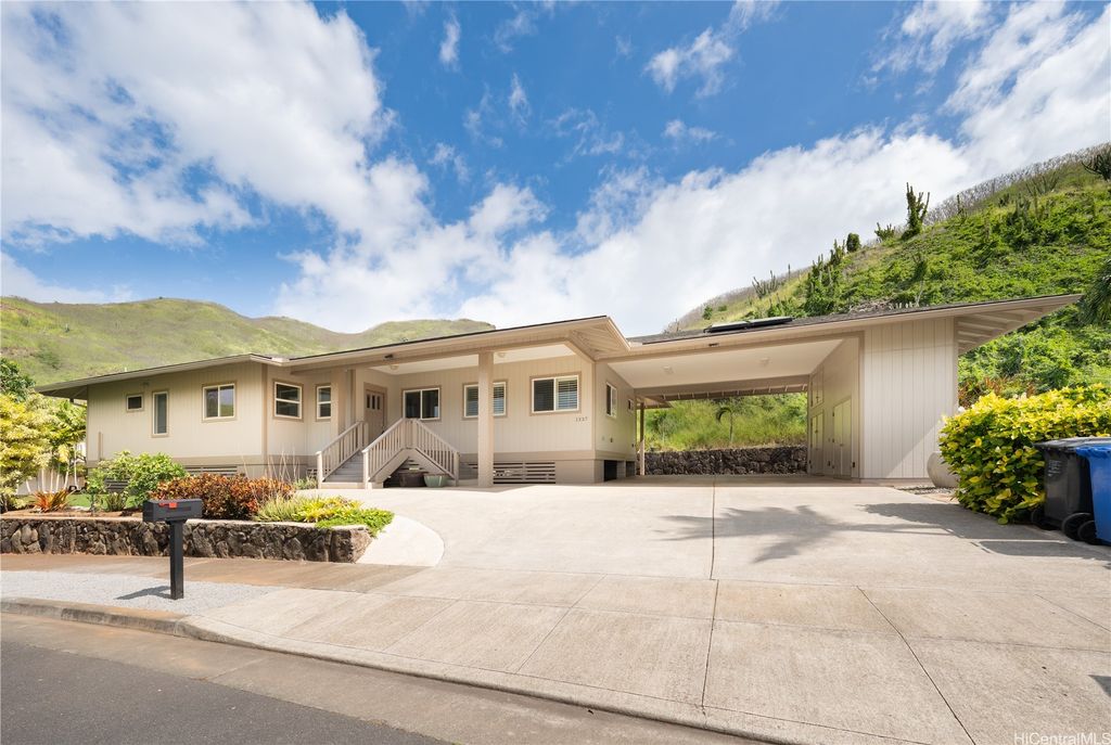1337 Kuuna Place, Kailua, HI 96734
