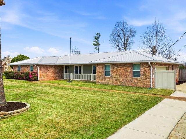 4326 Pine Tree Lane, Lynn Haven, FL 32444