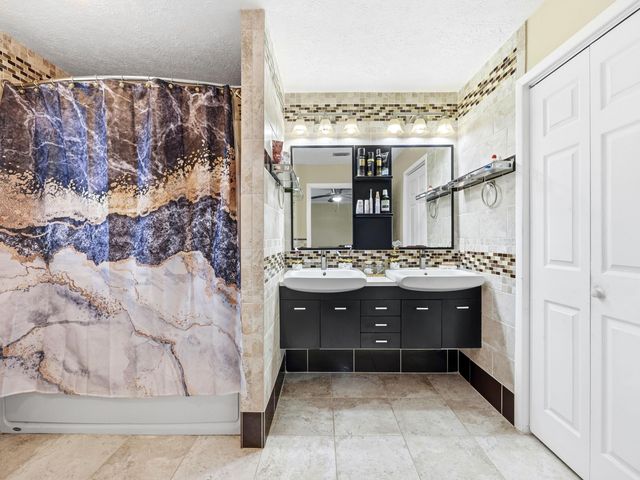 4326 Pine Tree Lane, Lynn Haven, FL 32444