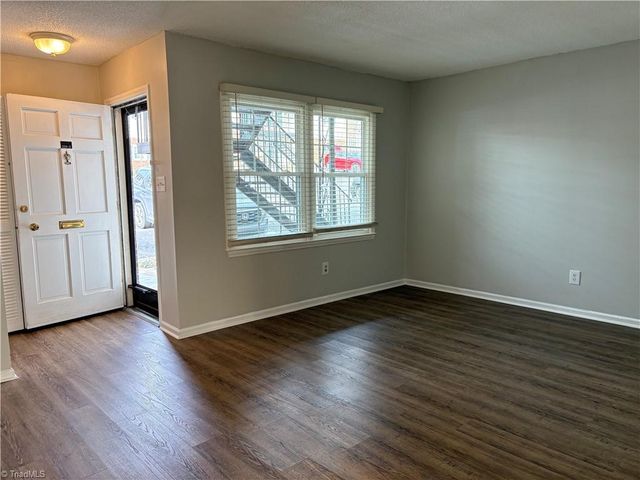 204 Northpoint Avenue D, High Point, NC 27262