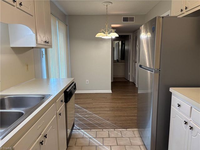 204 Northpoint Avenue D, High Point, NC 27262