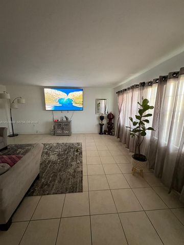 11840 NE 19th Dr 14, North Miami, FL 33181