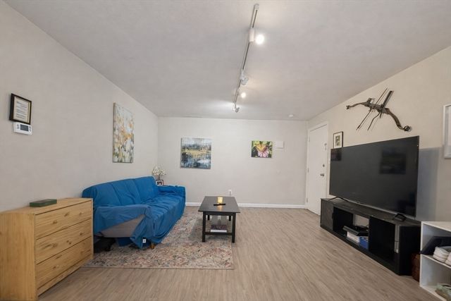 180 Tyngsboro Rd 17A, Chelmsford, MA 01863