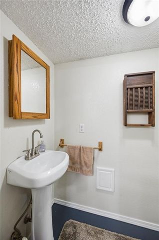 8715 NE 116th Street, Kansas City, MO 64157