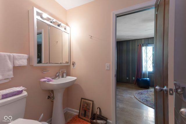 8622 Bishops Lane, Indianapolis, IN 46217