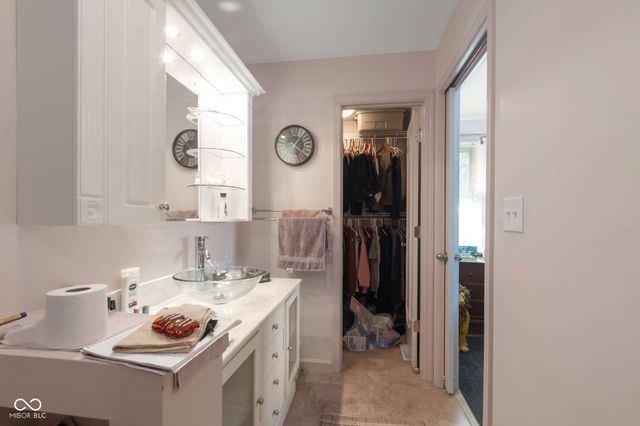 8622 Bishops Lane, Indianapolis, IN 46217