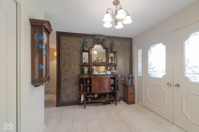 8622 Bishops Lane, Indianapolis, IN 46217