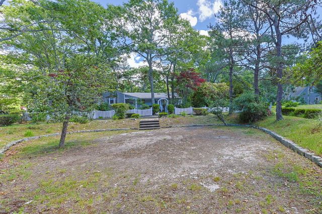 166 James Circle, Mashpee, MA 02649
