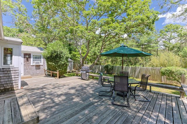 166 James Circle, Mashpee, MA 02649