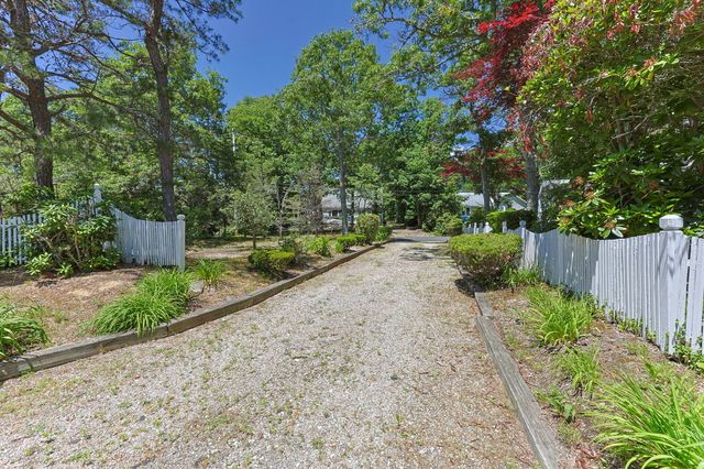 166 James Circle, Mashpee, MA 02649