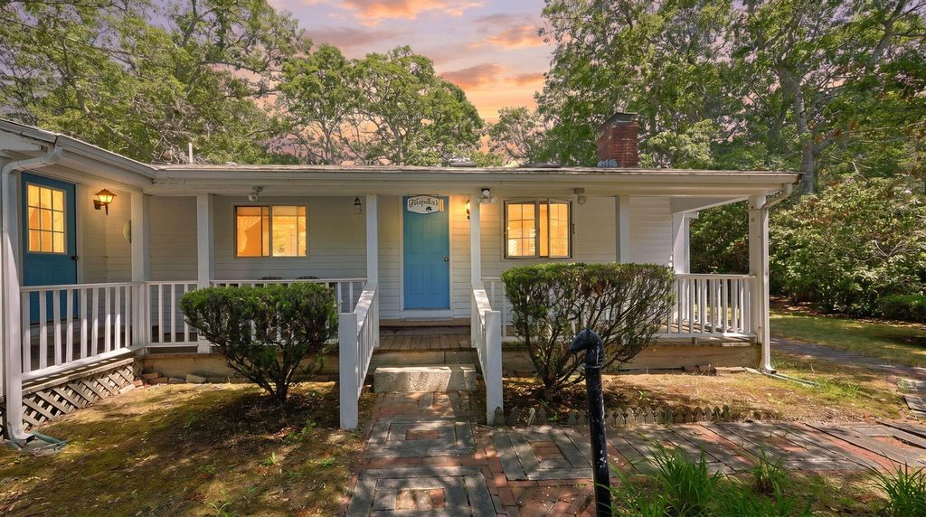 166 James Circle, Mashpee, MA 02649