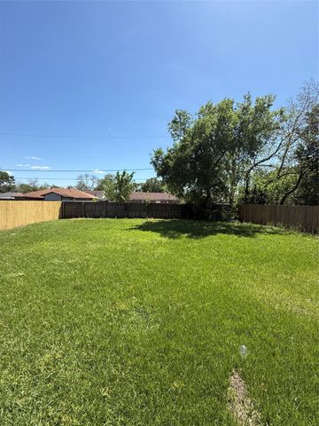 605 Northbend Drive, Baytown, TX 77521