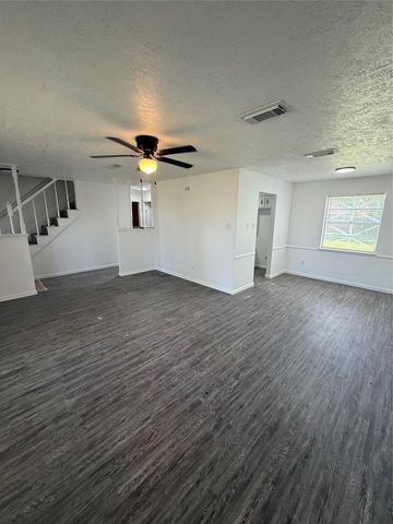 605 Northbend Drive, Baytown, TX 77521