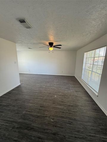 605 Northbend Drive, Baytown, TX 77521