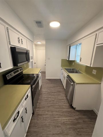 605 Northbend Drive, Baytown, TX 77521