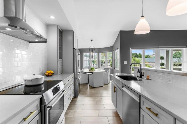 1649 W SNOW CIRCLE E203, Tampa, FL 33606