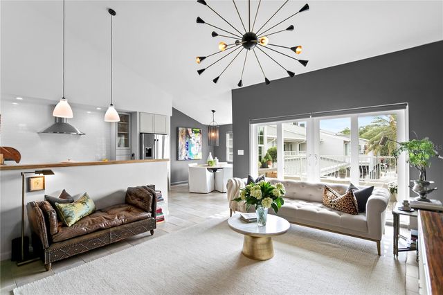 1649 W SNOW CIRCLE E203, Tampa, FL 33606