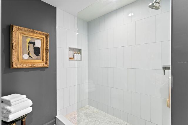 1649 W SNOW CIRCLE E203, Tampa, FL 33606