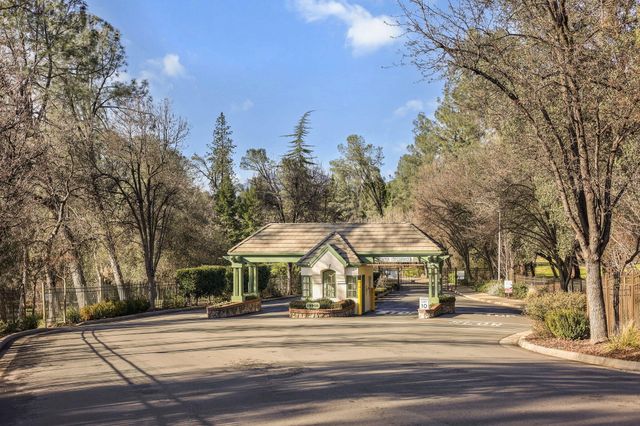 19506 San Vincente Drive, Redding, CA 96003