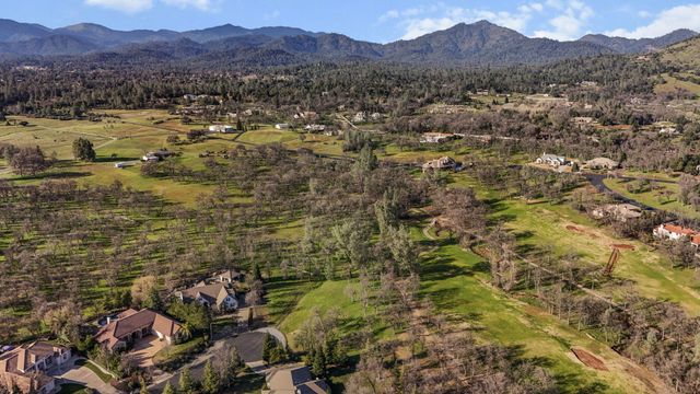 19506 San Vincente Drive, Redding, CA 96003