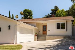 22060 Independencia Street, Woodland Hills (los Angeles), CA 91364