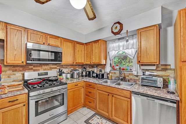 762 Kenyon RD, Vinton, VA 24179