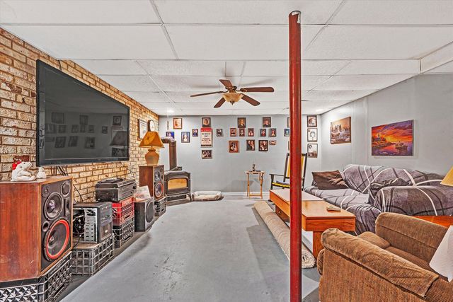 762 Kenyon RD, Vinton, VA 24179