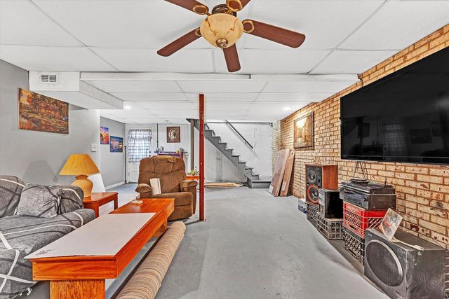 762 Kenyon RD, Vinton, VA 24179