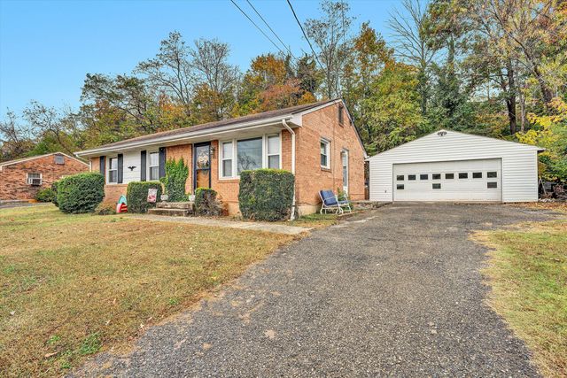 762 Kenyon RD, Vinton, VA 24179